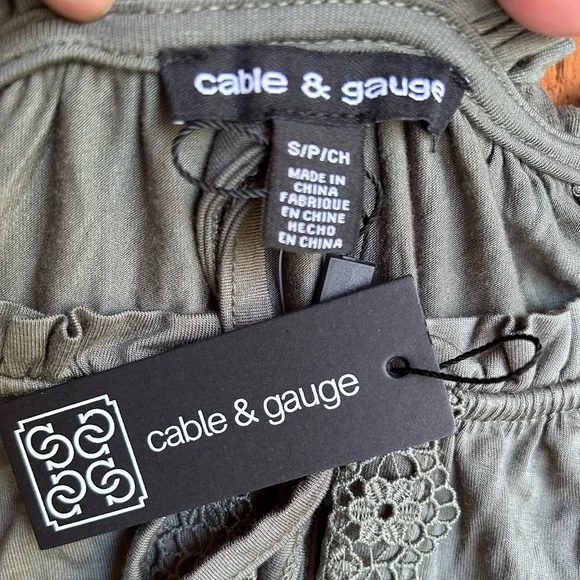 NWT Cable & Gauge Women’s Top Crewneck Lace Short Flutter Sleeves Ruffled Neck - Picture 4 of 8